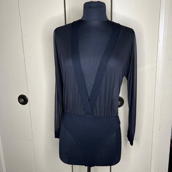 PrettyLittleThing Sexy plunging neckline bodysuit size 6 - Picture 1 of 9